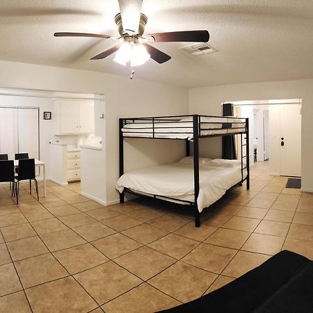 Centrally Located, 4X Queen, 300 Mbps Internet With Backyard! هيميت المظهر الخارجي الصورة