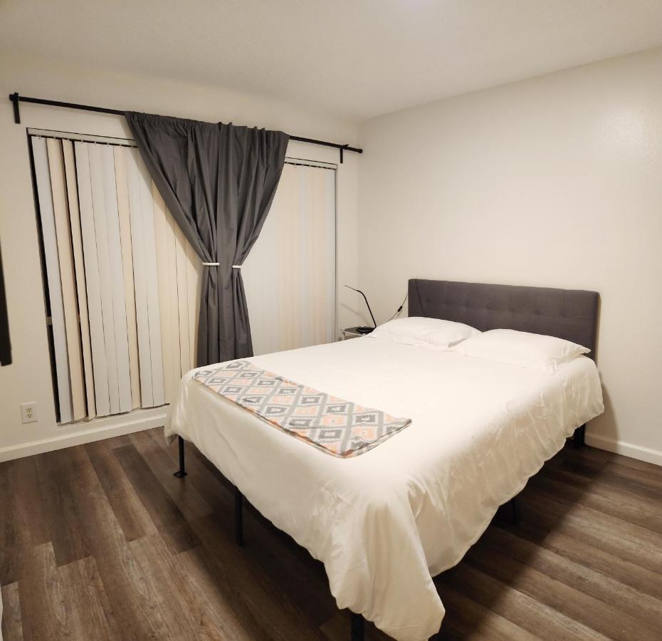 Centrally Located, 4X Queen, 300 Mbps Internet With Backyard! هيميت المظهر الخارجي الصورة