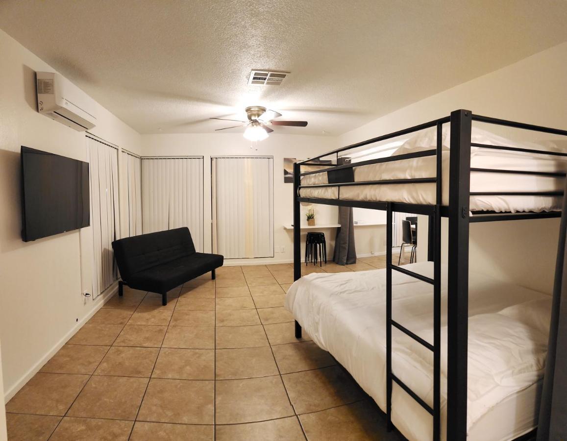 Centrally Located, 4X Queen, 300 Mbps Internet With Backyard! هيميت المظهر الخارجي الصورة