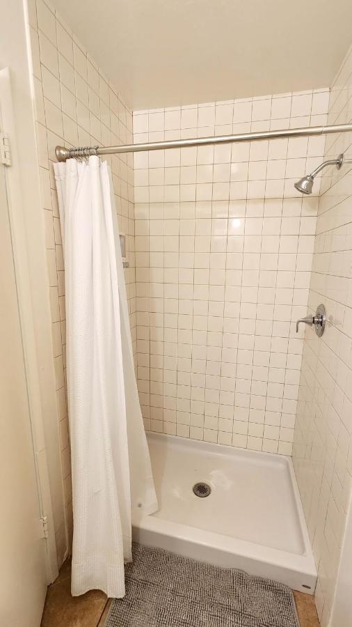 Centrally Located, 4X Queen, 300 Mbps Internet With Backyard! هيميت المظهر الخارجي الصورة