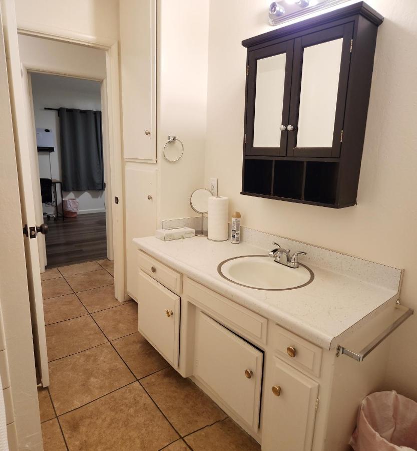 Centrally Located, 4X Queen, 300 Mbps Internet With Backyard! هيميت المظهر الخارجي الصورة