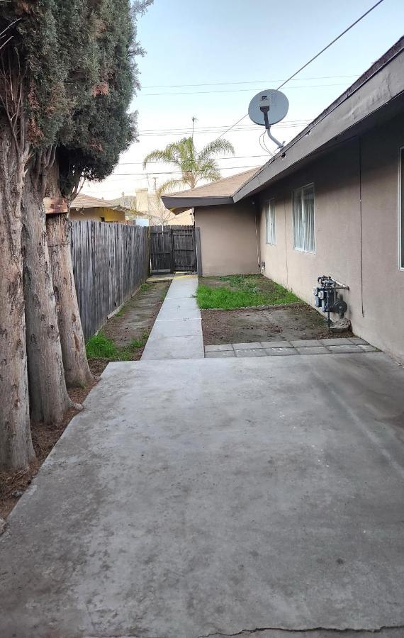 Centrally Located, 4X Queen, 300 Mbps Internet With Backyard! هيميت المظهر الخارجي الصورة