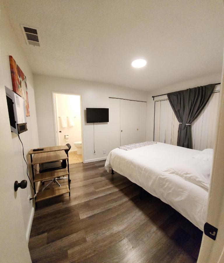 Centrally Located, 4X Queen, 300 Mbps Internet With Backyard! هيميت المظهر الخارجي الصورة